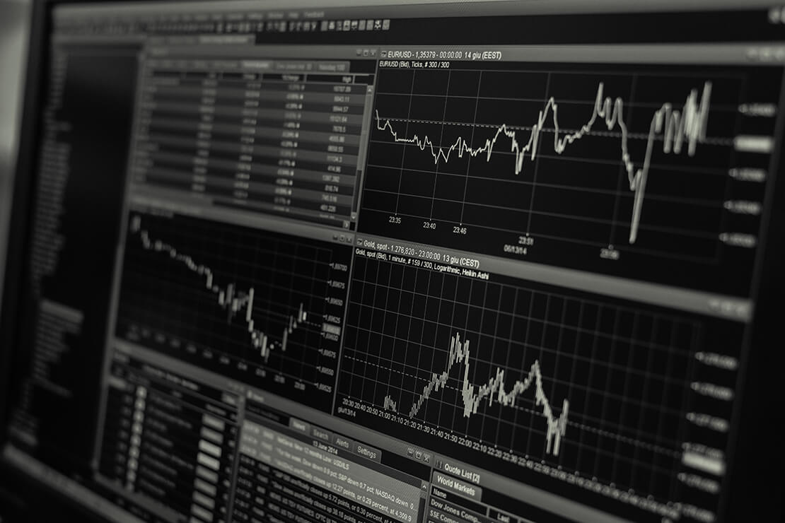 Who sets mortgage interest rates?