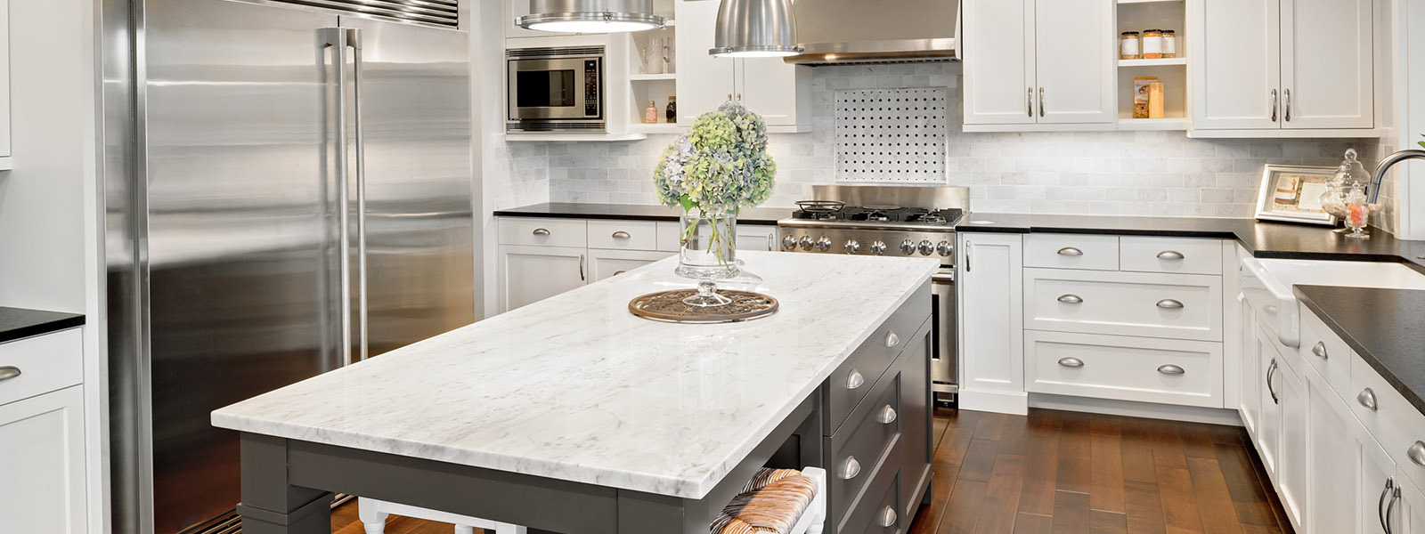 Kitchen with island