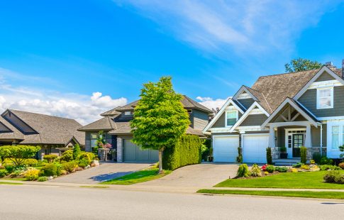 Row of homes with well-manicured front yards. This is the featured image for the blog "Credit Scores Rise: 6 Benefits of Good Credit When Buying a House or Refinancing."